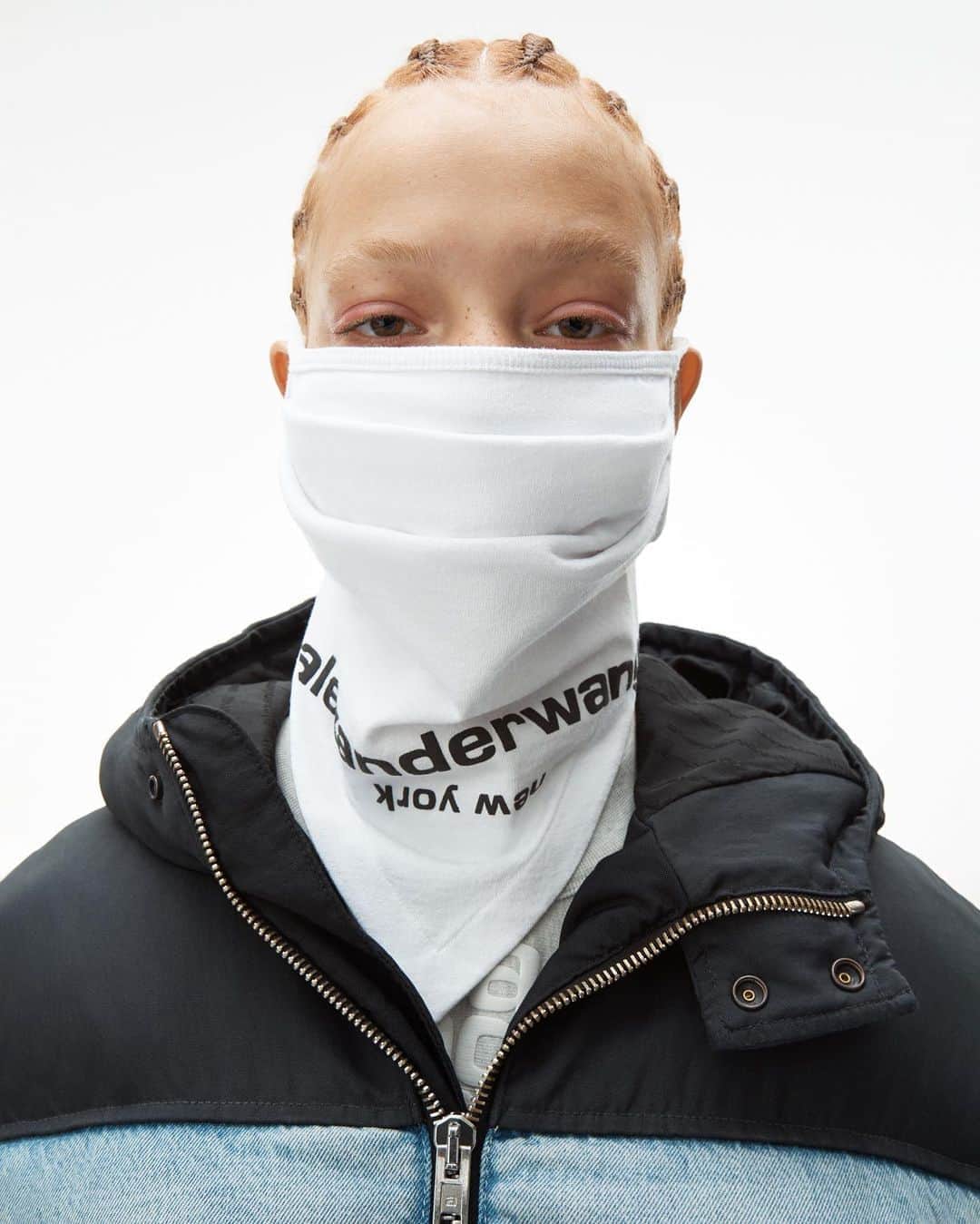アレキサンダー・ワンさんのインスタグラム写真 - (アレキサンダー・ワンInstagram)「The Logo Bandana Mask: don’t leave home without it.」11月8日 0時00分 - alexanderwangny