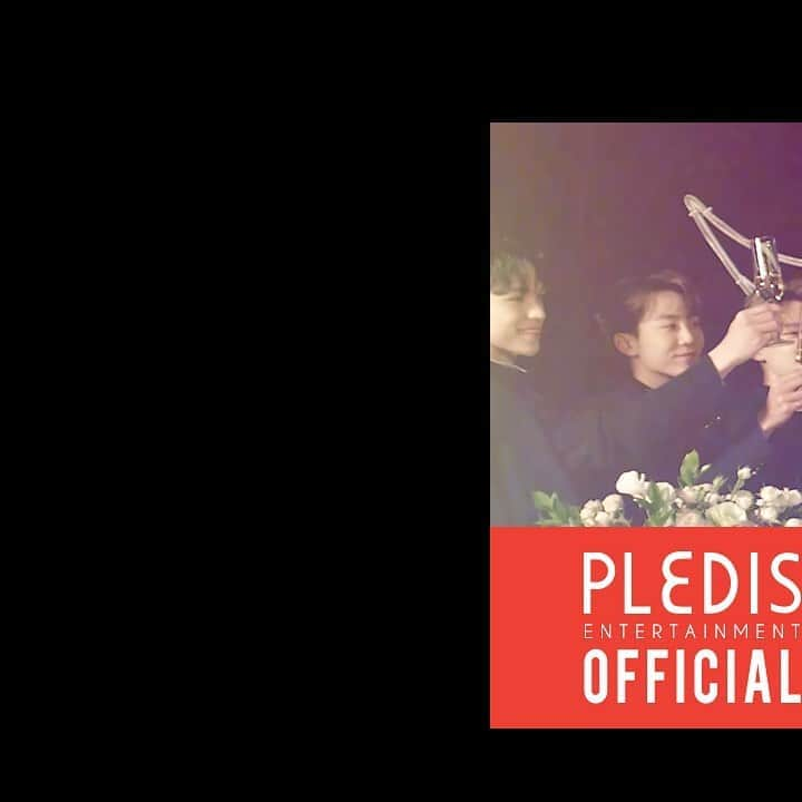 SEVENTEENさんのインスタグラム写真 - (SEVENTEENInstagram)「[SPECIAL VIDEO] SEVENTEEN(세븐틴) - HOME;RUN Party on board Ver.  ▶ https://youtu.be/1K5XEL93EZc  #SEVENTEEN #세븐틴 #Semicolon #세미콜론 #HOME_RUN」11月8日 0時01分 - saythename_17