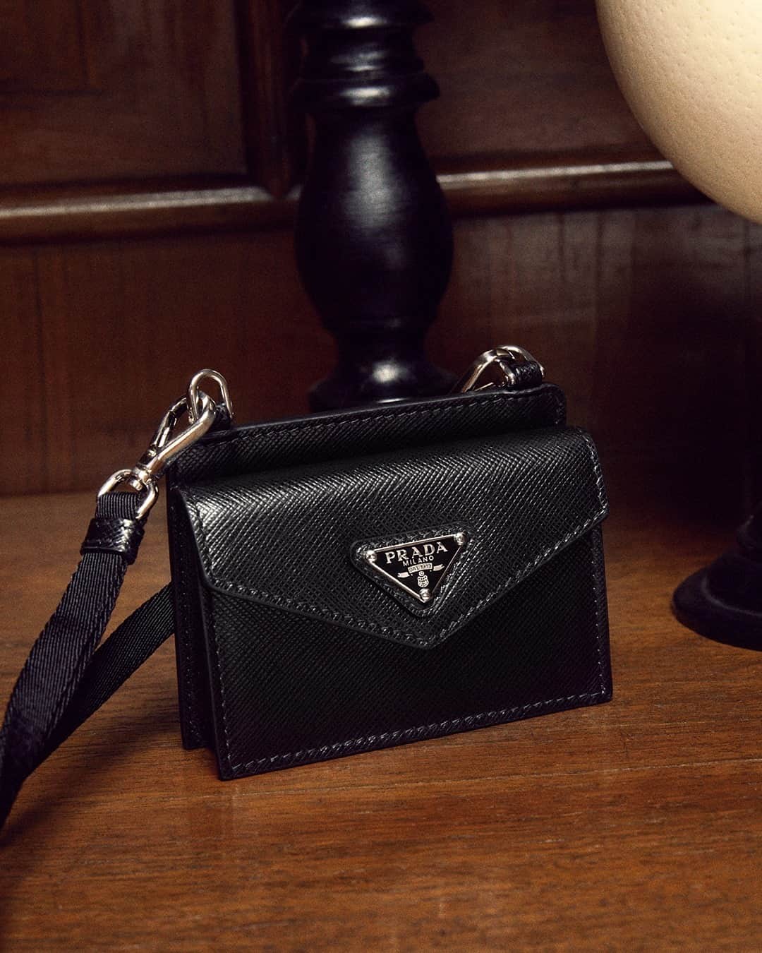 プラダさんのインスタグラム写真 - (プラダInstagram)「A #PradaSaffiano leather mini bag contains a mysterious phone number in “A Stranger Calls”, the #PradaHoliday20 campaign unfolding now. Discover more via link in bio.  #PradaGifts #Prada」11月8日 11時00分 - prada