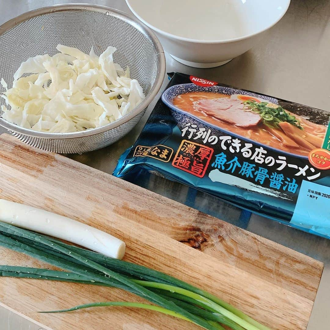 葉月里緒奈さんのインスタグラム写真 - (葉月里緒奈Instagram)「先週の麺sコレクション。 #おうちごはん#ランチ#らーめん大好き #味仙の台湾ラーメン  #行列のできる店のラーメン #魚介豚骨醤油ラーメン #辛ネギトッピング #マルちゃん焼きそば#rionahazuki」11月8日 11時00分 - riona_hazuki