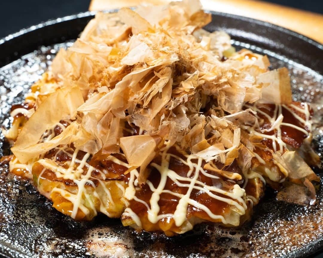 Koyukiさんのインスタグラム写真 - (KoyukiInstagram)「Do you like Okonomiyaki? is a Japanese savory pancake containing a variety of ingredients in a wheat-flour-based batter. You should try it!  #foodphotography #instafood #eeeeeats #eatvancouver #yvrfoodie #604now #604eats #vancouverfoodie #vancityeats #vancouvereats #dishedvan #robsonstreet #ramennoodles #foodcouver #eatcouver #foodphotography #f52grams #japanesenoodles #noodlelover #narcityvancouver #curiocityvan #crunchvancouver #vanfoodie #eatwithme #vanfoodie #narcityvancouver　#vancouvergiveaway #giveaway #yvreats #yvrfoodie」11月8日 10時59分 - koyukikitchen