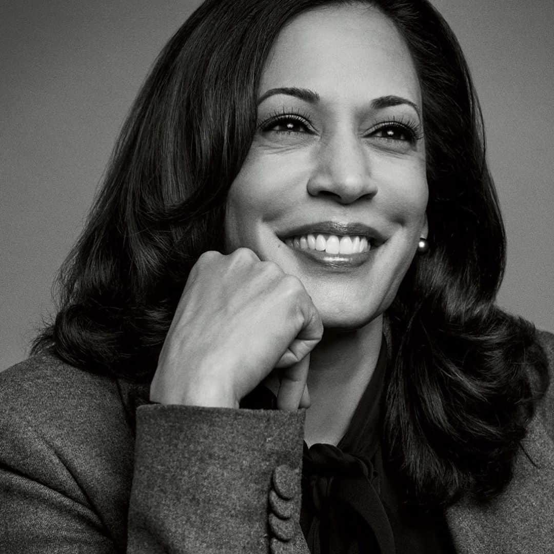 YOONさんのインスタグラム写真 - (YOONInstagram)「Woke up to the best news ever! A heavy weight and dark cloud was lifted today.   Congratulations #JoeBiden and @KamalaHarris, for making history today as our first female, Black, and South Asian Vice President. This represents a major milestone — and PROGRESS! 💙🇺🇸❤️🙌🏽 . #uselection #progress #newstart #🇺🇸」11月8日 9時27分 - yoon_ambush