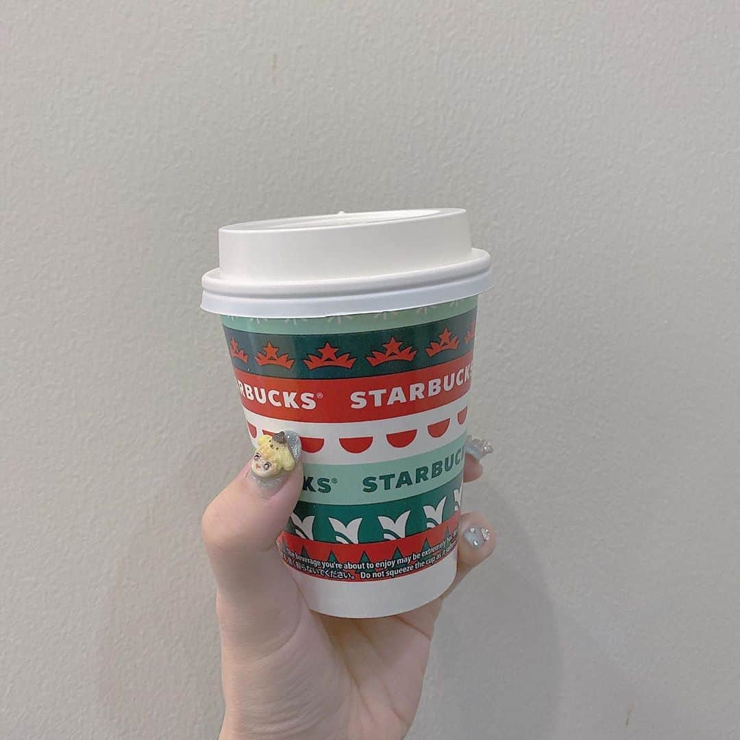 ハルナさんのインスタグラム写真 - (ハルナInstagram)「☕﻿ ．﻿ ﻿ ﻿ ﻿ おはよう〜﻿ ﻿ ﻿ 冬はホットが飲みたくなるね☃️﻿ ﻿ ﻿ ．﻿ ．﻿ #スタバ #スターバックスコーヒー #starbucks #starbuckscoffee #ホワイトホットチョコレート #コーヒー #カフェ #instalike #instagood #좋아요 #좋아요환영‪」11月8日 9時35分 - haruna_h616