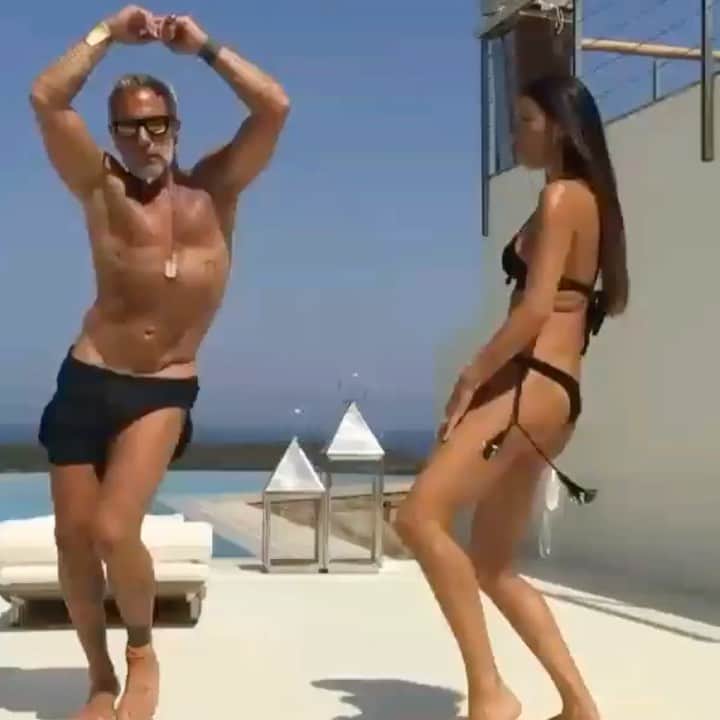 セレステ・バーバーのインスタグラム：「THE WORLD IS DANCING!  #celestechallengeaccepted  #celestebarber  #funny  #bidenharris2020」
