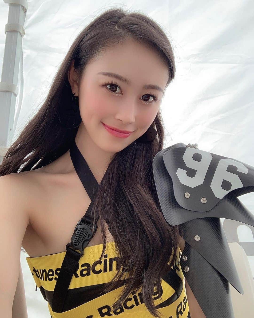 長沼南帆のインスタグラム：「【スーパーGT 茂木に行っている方へのお願い🥺】﻿ ﻿ ﻿ おはようございます😚﻿ スーパーGT Rd.7 茂木　決勝日です!!!﻿ もうシーズンも残り2戦となりました。﻿ 96号車　K-tunes Racingチームは13番手からのスタート💨﻿ ﻿ 今回も96号車の走りの講演を私たちWin Gと一緒に宜しくお願いします♥️﻿ ﻿ ﻿ そして、今回茂木では日本レースクイーン大賞　コスチューム部門の投票がイベント広場のギャルパラブースで行われます。﻿ ﻿ ぜひ私たちWin Gに投票してくれると嬉しいです🥰﻿ ﻿ ﻿ また、私たちの可愛い妹きたパンが新人賞を頑張っているので、きたパンにも投票してくれると嬉しいです♥️♥️♥️﻿ ﻿ ﻿ ﻿ ﻿ #黒髪　#黒髪ロング　#rq #レースクイーン　#memory #黒髪ロングストレート　#秋　#秋服　#脚長コーデ　#supergt #スーパーgt #撮影会 #rq撮影会　#wing #wing撮影会　#Ktunesracing ﻿#sgt #supergt #スーパーgt #日本レースクイーン大賞　#コスチューム部門」