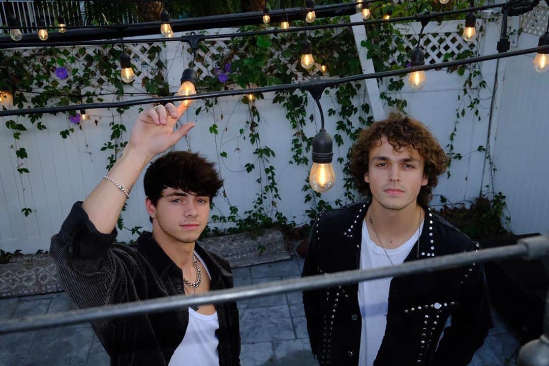 Jonahmaraisのインスタグラム：「there’s always a light at the end of the tunnel 💙🥳」