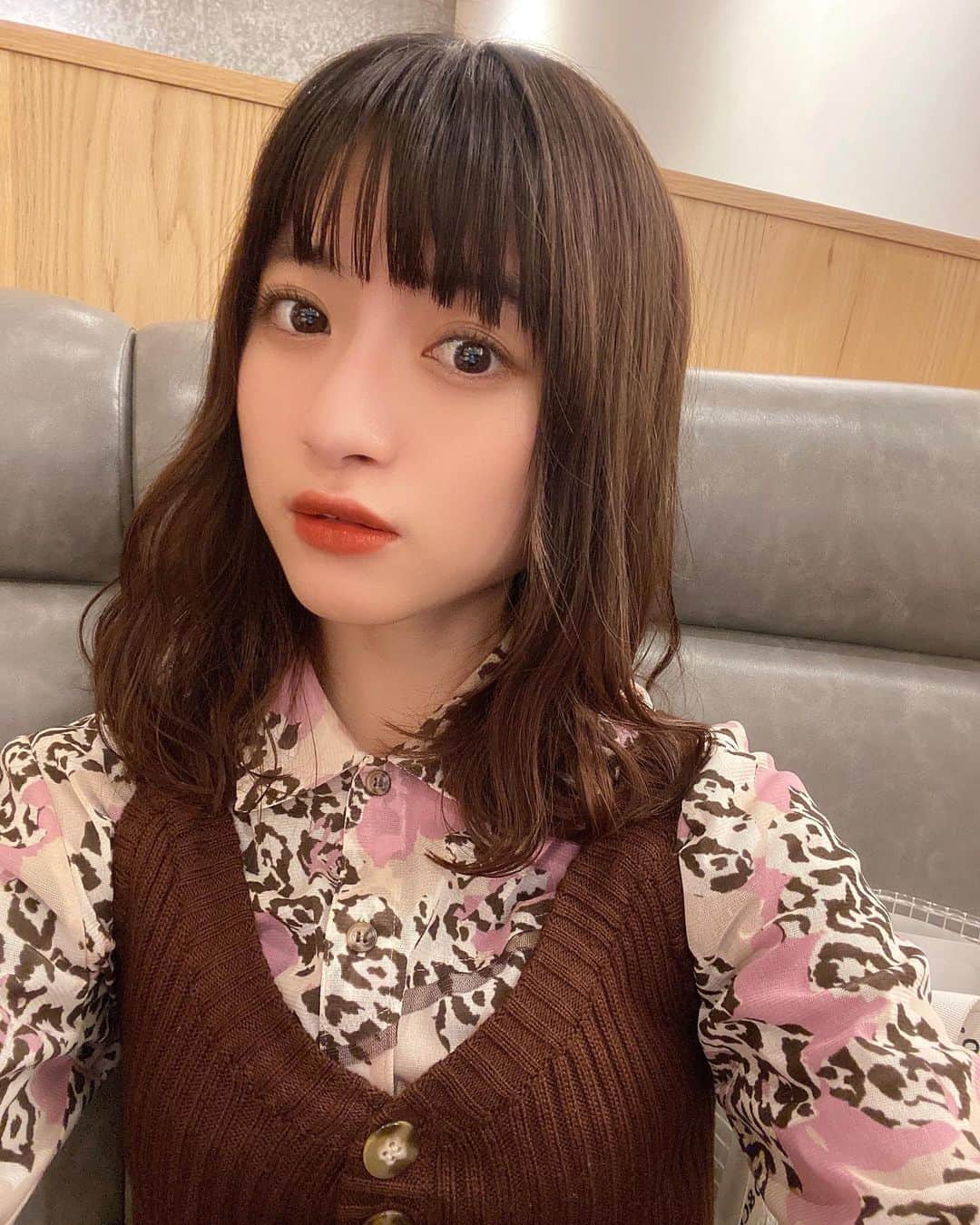 谷口萌衣子のインスタグラム：「. 古着！ 徐々に前髪減らし中👶🏻  今日も頑張るっ！  #ミスキャンパス立命館  #文学部 #秋服コーデ」