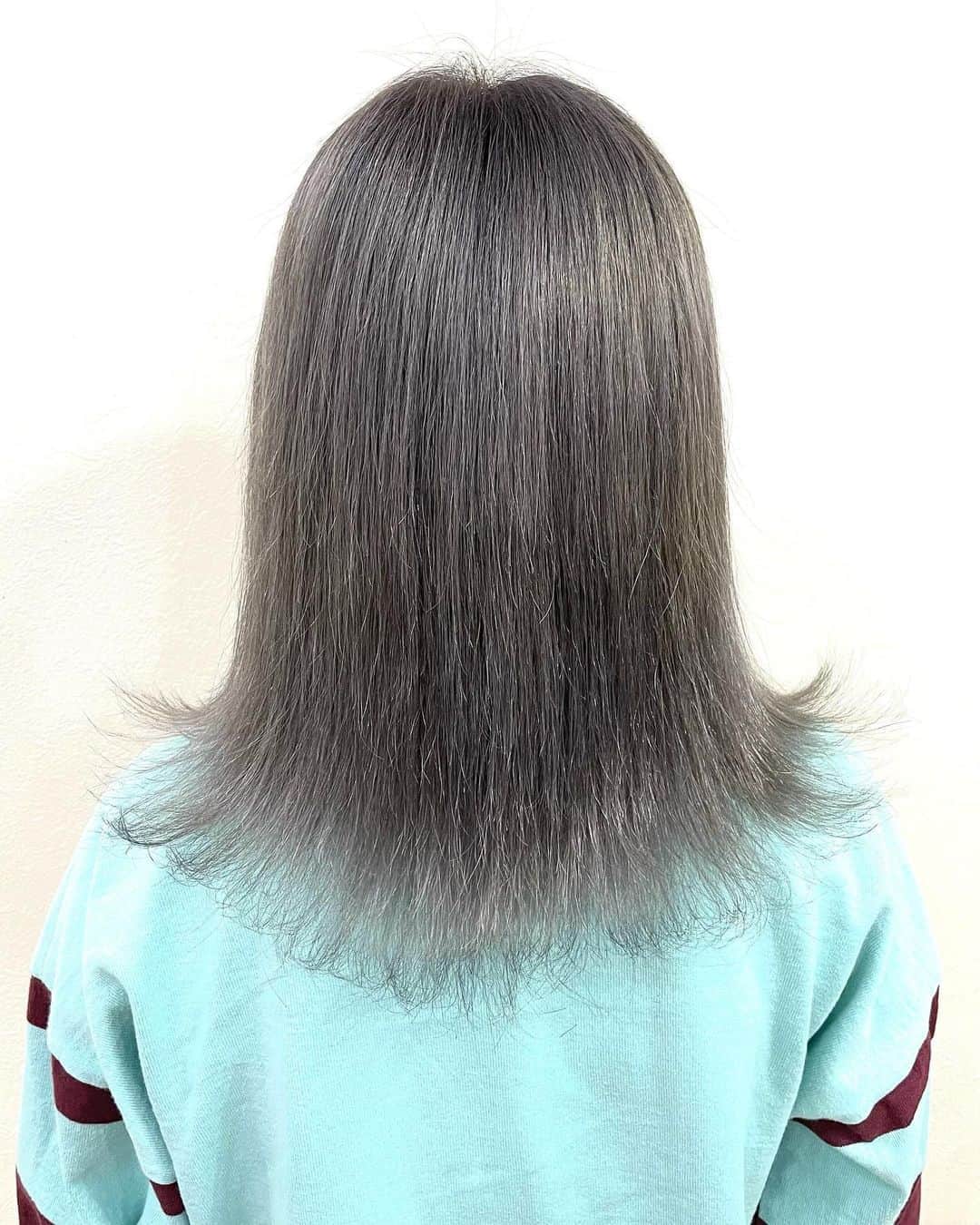 salon PRATiNO(サロンプラチノ)のインスタグラム：「💎シルバーカラー💎  アディクシーカラーで透明感のある シルバーカラーに…💭🌙⭐️  . . 【CLAVIS PRATINO】 ◇月曜日～土曜日 10:00～20:00 ◇日曜日 10:00～18:00  ※定休日なし ※時間外はお問い合わせください。 愛知県名古屋市中区錦3-4-19石垣ビル７Ｆ ☎︎052-962-7017  【PRATINO SNS・お店情報】  Instagram  メインアカウント→ clavis_pratino スタッフアカウント→ pratino_staff YouTube → https://www.youtube.com/channel/UC29An_f8mXliizce-Y6AUsA  LINE@→ ＠clavis-pratino HP→ http://clavis-pratino.com CLAVIS公式アプリ→ アプリ検索「CLAVIS 公式アプリ」  . #hairstyle #hair #cornrow #braids #clavispratino #spiralperm #pratino #hairsalon #nagoya #haircolor #love #派手髪 #外国人風カラー #バレイヤージュ #グラデーション #コーンロウ #ブレイズ #スパイラルパーマ#ピラミンゴカラー  #特殊ヘア #ブラックヘア #美容室 #ヘアサロン #ヘアスタイル #ヘアカラー #クラビスプラチノ #名古屋 #栄 #錦」