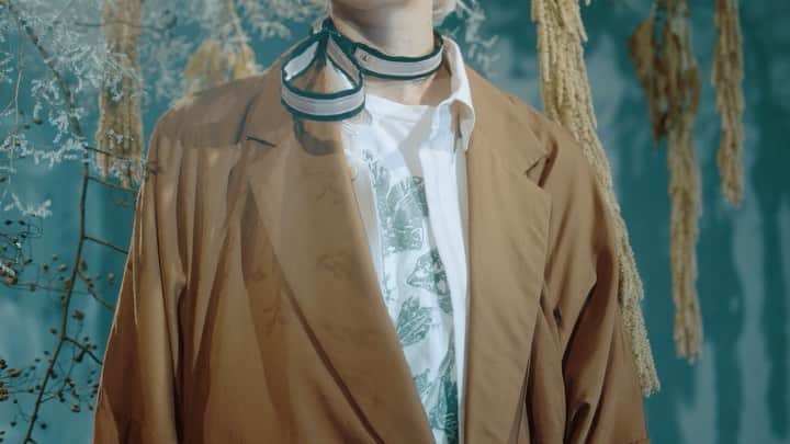 メアグラーティアのインスタグラム：「meagratia SS21 Collection   Pattern maker：@yoshiki_nishioka Stylist：@go_momosee Hair：@mukai_daisuke Makeup：@mie_makeup_artist Flower artist : @yukarisatoflower  MD：@bay_seki Illustration：@87.psd Animation：@co2konishi Music direction：@takumi_rockwell Photographer：Kenichi mui Cinematographer：Ryo Tanaka Producer：Shogo Taguchi Director：@aisukuriiim_cam  #meagratia #ss21 #rakutenfashionweektokyo #flowers #flower #animetion #anime #illustration」