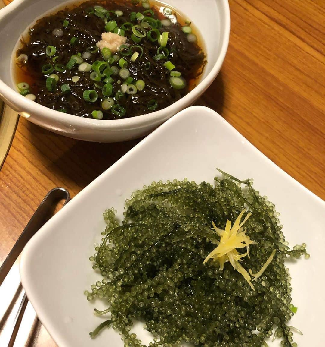 甘糟記子さんのインスタグラム写真 - (甘糟記子Instagram)「夕方沖縄に着いて、レンタカーして夕飯へ！  もちろん焼肉（笑）  石垣島に来る時は毎晩焼肉\(//∇//)\  石垣島と言えば石垣牛！  実は焼肉屋の激戦区なのです( ^ω^ )  初日は毎回行く、たけさん亭！  焼肉屋さんて、うみぶどうとか沖縄っぽい物を置いてるお店が少なくて、ここはそういうのも食べられるし、お肉もコスパ良く美味しいし、机に置いてある特製の味噌だれみたいなのが最高に美味しい！！  石垣牛も美味しいけど、沖縄豚も最高！  豚は味噌焼きで。  は〜幸せすぎる。  そしてノンアルコールビールもオリオン！  沖縄って実感してきますね！  #石垣島#たけさん亭#焼肉#石垣牛#秋休み#オリオンビール #甘糟旅行石垣島#甘糟旅行」11月8日 10時20分 - norihey924