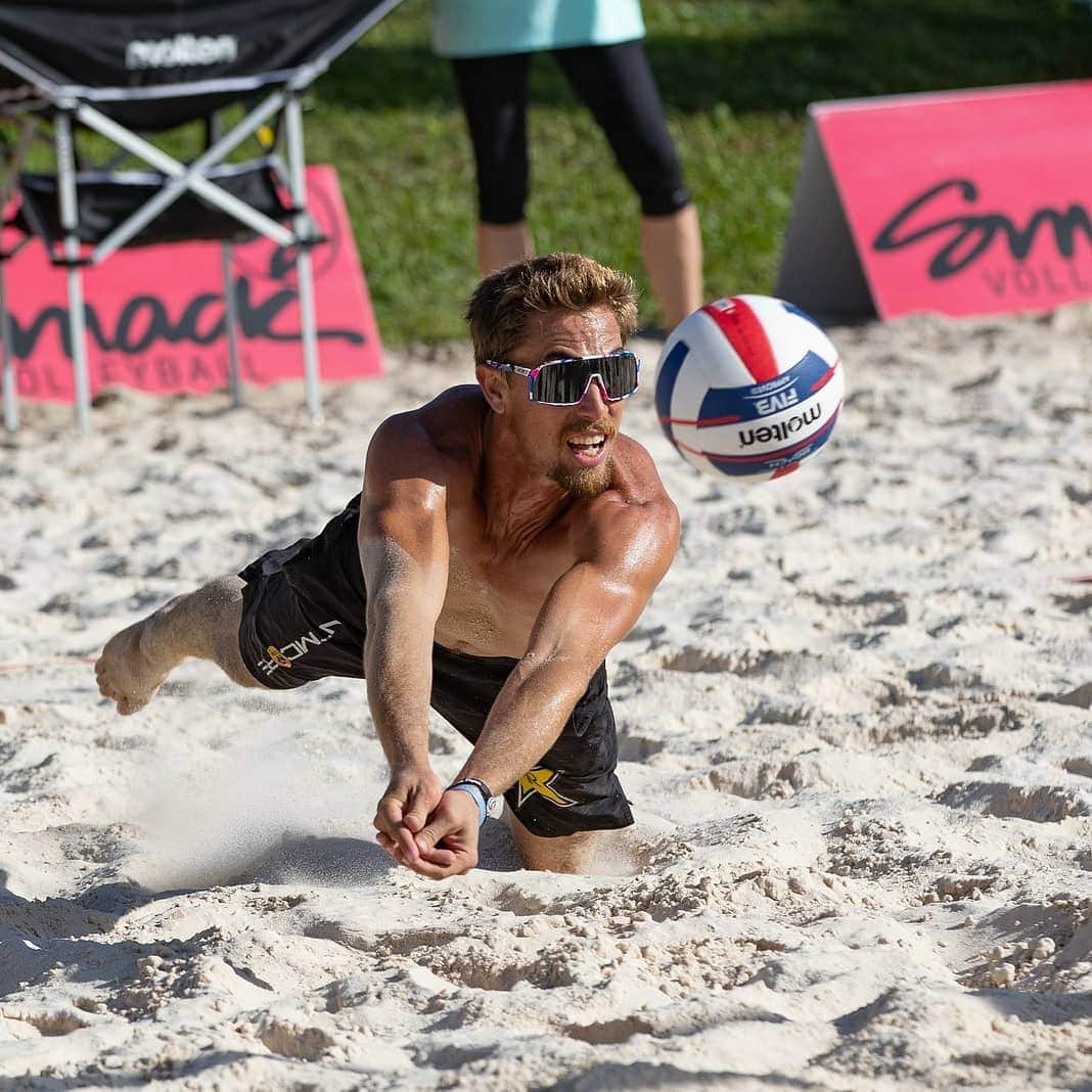 USA Volleyballさんのインスタグラム写真 - (USA VolleyballInstagram)「Saturday's pool winners from the Florida Pro Best of the Beach Tourney and the partners they have chosen for Sunday's semis and finals ♥️⛱🏐  Taylor Crabb (w/Trevor Crabb) Delaney Mewhirter (w/ Kelly Claes) Phil Dalhausser (w/ Avery Drost) Kelley Kolinske (w/ Emily Stockman) Miles Partain (w/ Theo Brunner) Sarah Schermerhorn (w/Corinne Quiggle) Chaim Schalk (w/ Bill Kolinske) Allie Wheeler (w/ Kim Hildreth)  Watch live on @ballertv」11月8日 10時24分 - usavolleyball