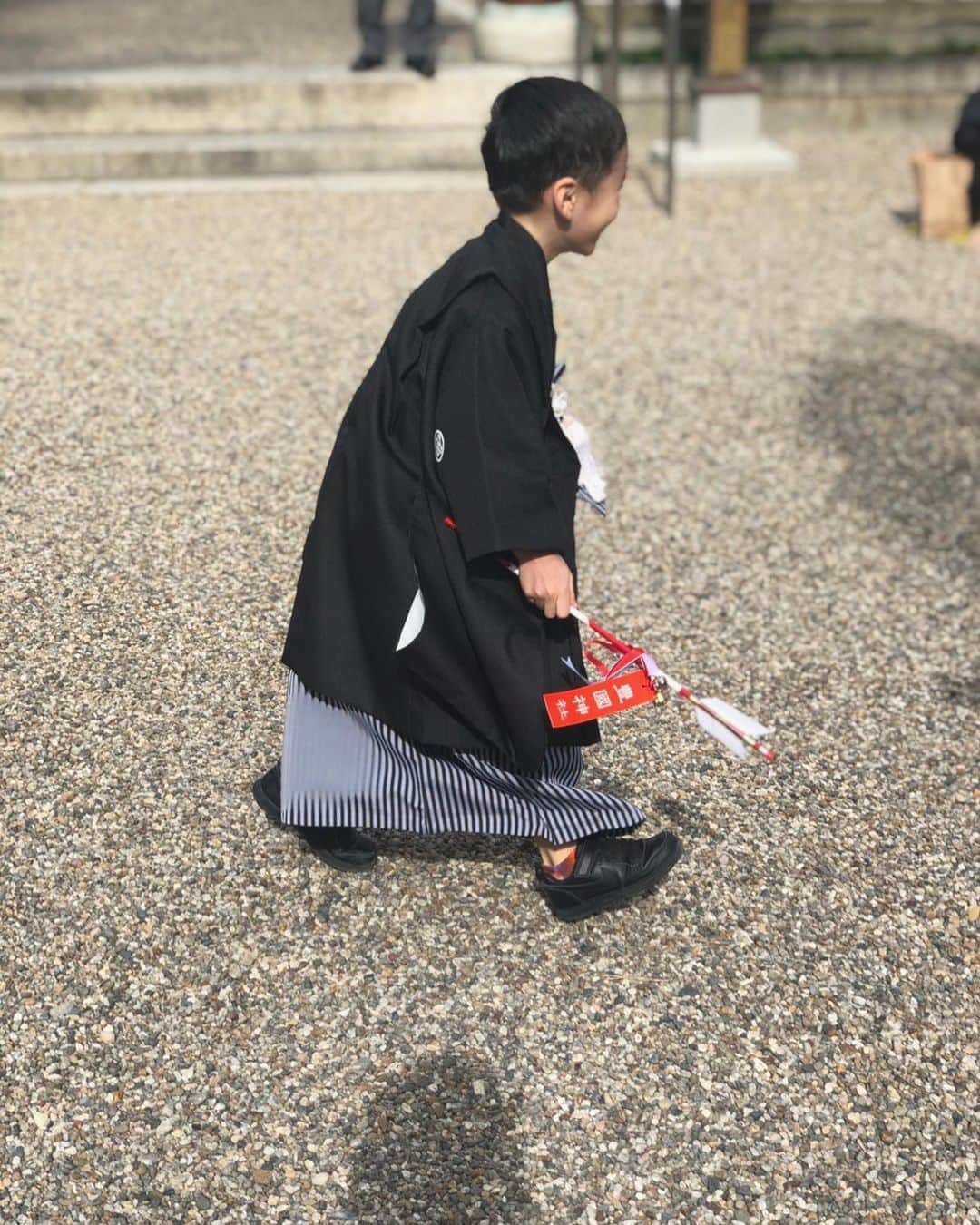 二ノ宮和佳子さんのインスタグラム写真 - (二ノ宮和佳子Instagram)「おめでとう㊗️  #七五三 #大きくなったね #足袋を嫌がり #裸足 #最後はスニーカーで走り回ってましたw #元気でなにより」11月8日 10時40分 - wakako.ninomiya