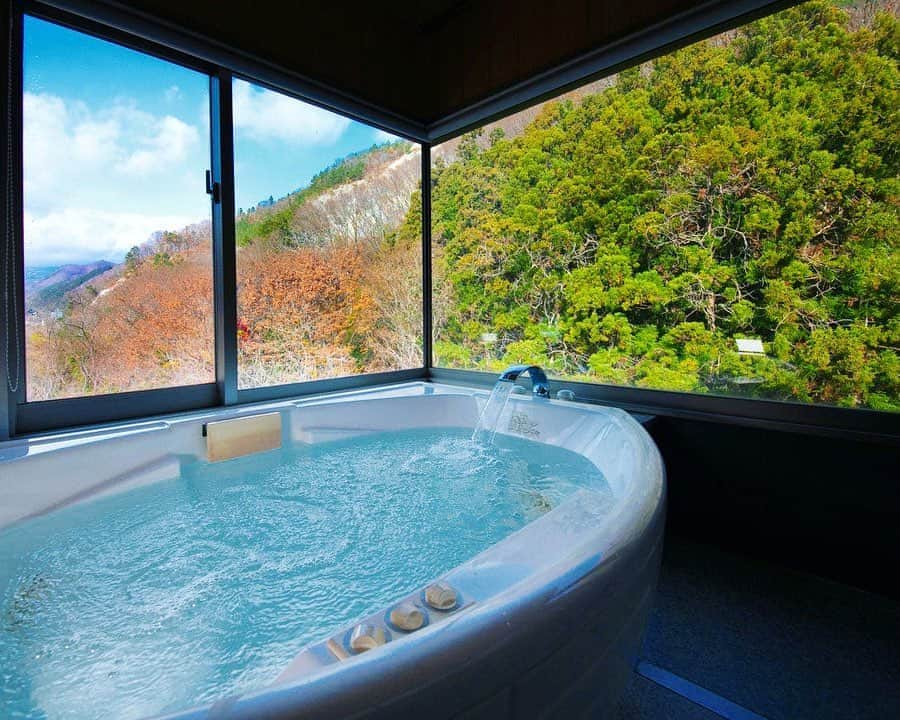 JAPAN TRIP 大人旅〜厳選の宿〜のインスタグラム：「． 🗾福島／磐梯熱海温泉  📷四季彩一力 @ichiriki_bandaiatami  #福島県  #磐梯熱海  #四季彩一力  #大人旅_厳選の宿 #大人旅jp #そうだ旅に出よう #旅行 #温泉 #美人の湯 #露天風呂 #創業百余年 #老舗 #旅館 #露天風呂付き客室 #ホテル #大人旅 #国内旅行 #旅行好きな人と繋がりたい #旅行に行きたい #withコロナ #gototravel #otonatabi #hotsprings  #japantrip #japantravel #trip #travel #onsen #ryokan #hotel」
