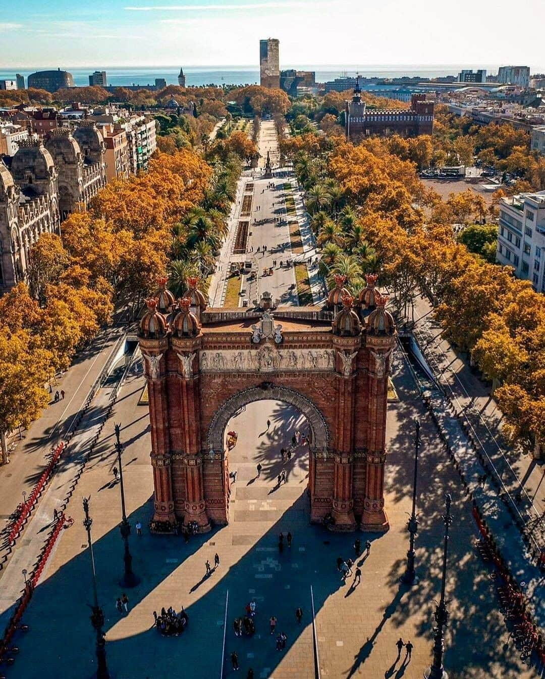 Architecture - Housesさんのインスタグラム写真 - (Architecture - HousesInstagram)「⁣ #Barcelona ARTStecture.🖤⁣ 1,2,3,4,5,6 which ones have you visited?⁣ Which ones would you like to visit soon?😉⁣ Leave your comment below!⁣ ___⁣ 1- Sagrada Familia⁣ 2- The Arc de Triomf⁣ 3- The Temple Expiatori del Sagrat Cor⁣ 4- Hotel W Barcelona.⁣ 5- The Torre Glòries⁣ 6- The Camp Nou⁣ 📍 #Barcelona, Spain⁣ 📷: @world_walkerz⁣ #archidesignhome⁣ ___⁣ #architecture #sagradafamilia #antonigaudi #antonigaudí #spanien #europe #europa #travel #reisen #dronephotography #travelphotography#archilovers ⁣」11月8日 1時50分 - _archidesignhome_