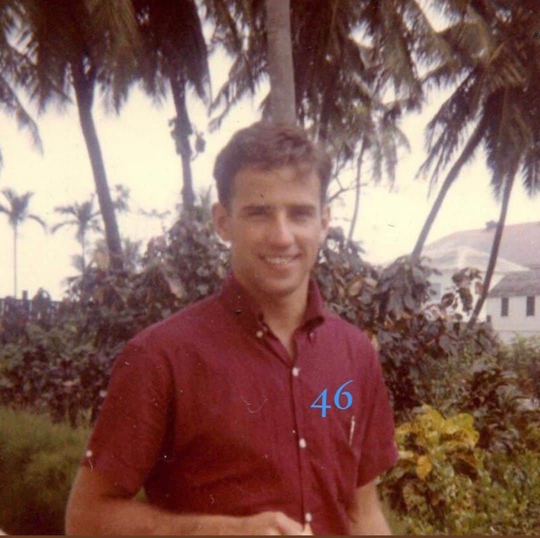 シェリー・ヘニッヒのインスタグラム：「MOM & DAD 🙏🏼💙 🇺🇸 parents for ALL Americans not just the ones who voted for them #46」