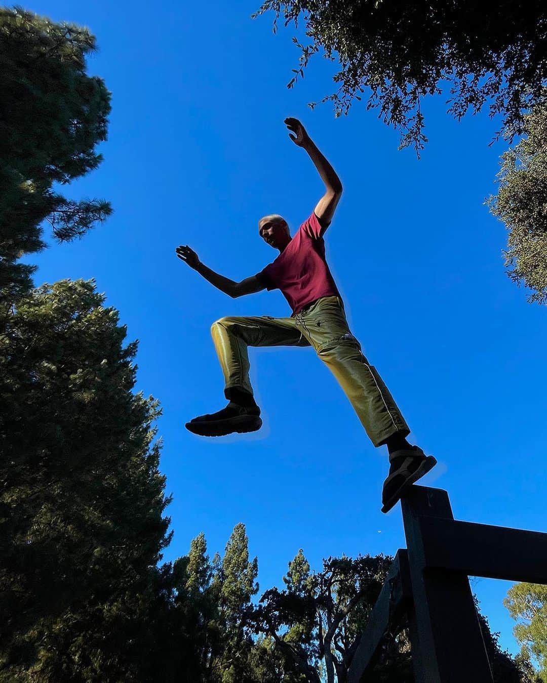 appleさんのインスタグラム写真 - (appleInstagram)「A First Look at #iPhone12 Smart HDR 3 images. Capture more detail and vivid color than ever before. #SmartHDR #ShotoniPhone by… - 1 + 2 + 4 + 5. Jake M. @jokemichaels - 3. Gabriella A.J. @ga.briella」11月8日 1時54分 - apple