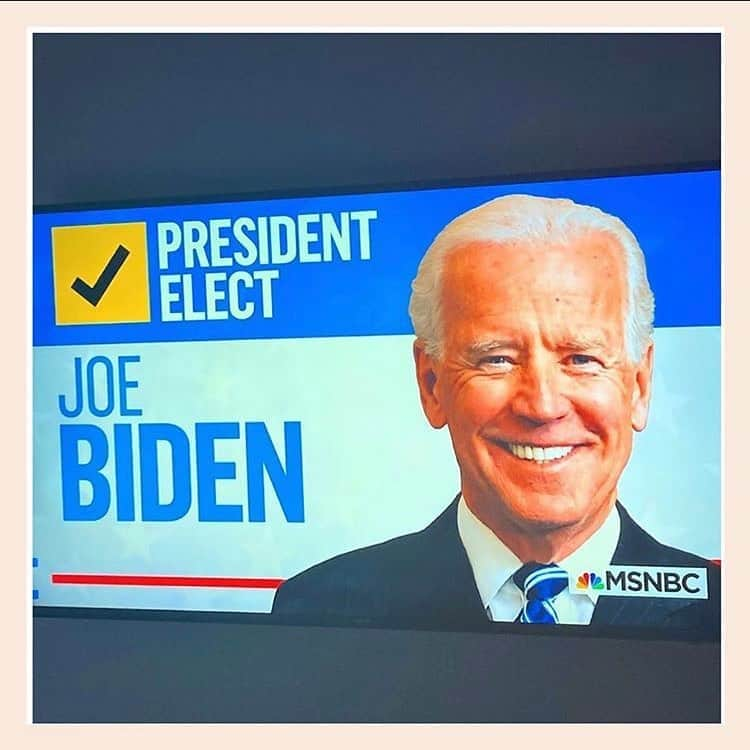 キャロル・ラドジウィルのインスタグラム：「🇺🇸 Tears of Joy this time.  #bidenharris2020   cc: @cjronson」