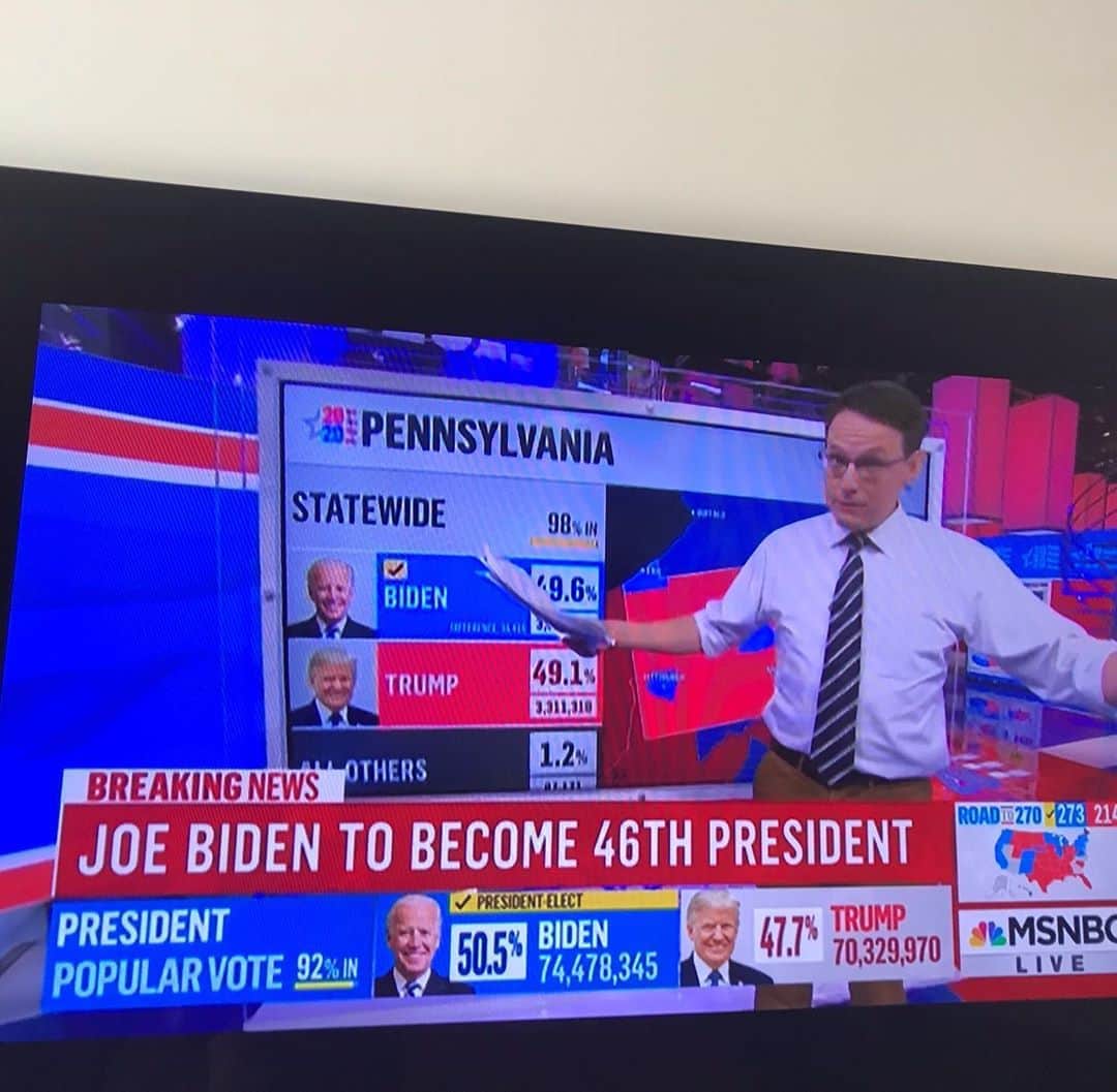 ジュリア・ロバーツのインスタグラム：「❤️🤍💙 #wedidit #stevekornacki #letthehealingbegin」