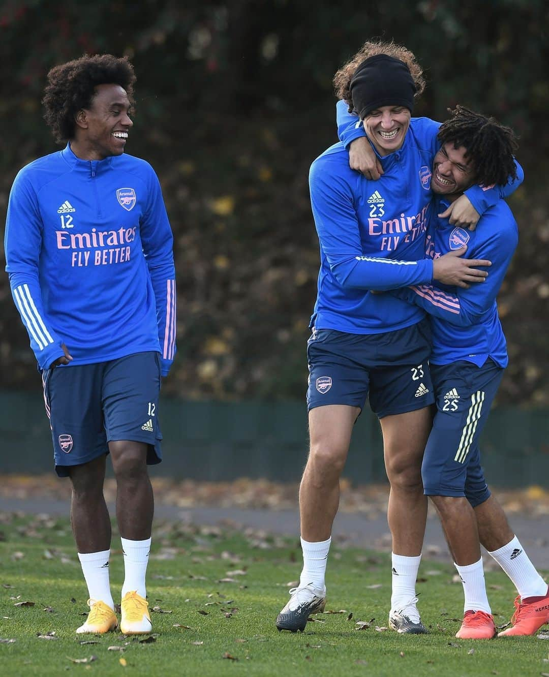 アーセナルFCさんのインスタグラム写真 - (アーセナルFCInstagram)「😁 positive vibes only ⁠ ⁠ #Arsenal #training #AFC #Willian #DavidLuiz #Elneny #ARSAVL」11月8日 2時07分 - arsenal