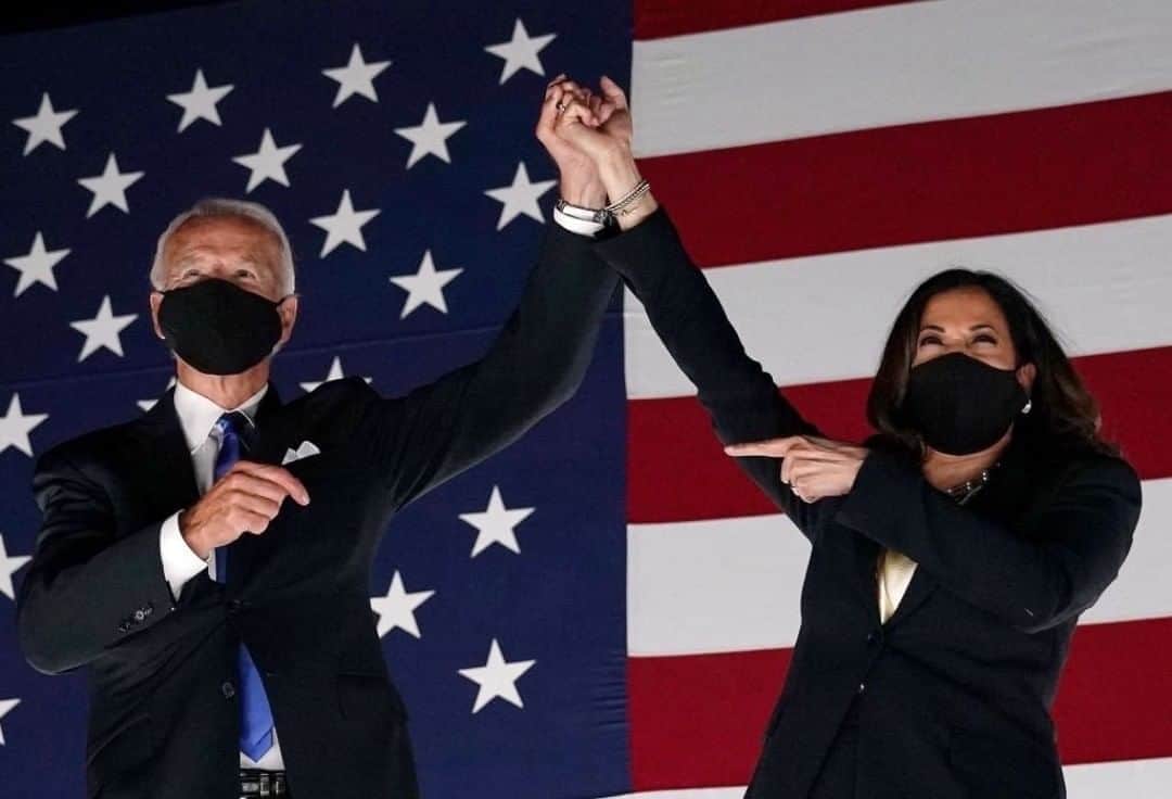 ジョエル・ムーアのインスタグラム：「Congratulations to our new president elect Joseph R Biden, and VP elect Kamala Harris, defeating an incumbent who was not easy to beat. The people have spoken and they did the right thing, bringing justice and decency back to the most prestigious office in the world.」