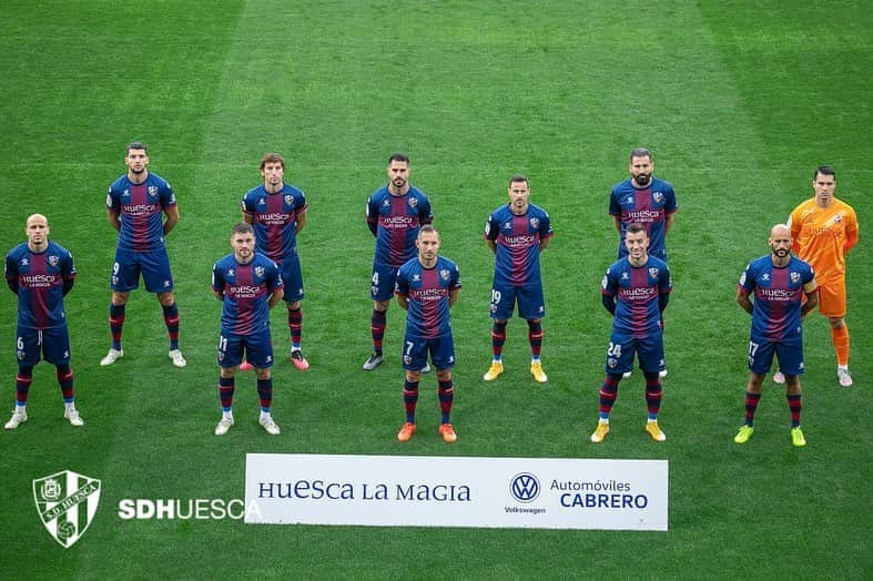 サンドロ・ラミレスのインスタグラム：「Hoy merecimos más que el empate. El equipo luchó hasta el último minuto por ganar. Jugando así, pronto llegarán las victorias. No nos rendiremos 🔵🔴 #VamosHuesca #SinReblar」