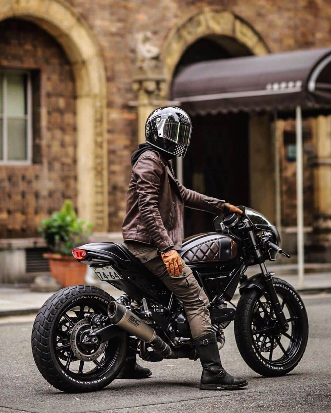 epidemic_motorsさんのインスタグラム写真 - (epidemic_motorsInstagram)「Scrambler Ducati  by @ktn_k_moto  #scramblerducati #ducatiscrambler #ducatistagram #fortheride  #ducatimonster #caferacerstyle  #caferacerporn #bikersclub  #scrambler #custombikes #ducati  #gullinbursti #uglybrosusa  #premierhelmets #venegasi #caferacersofinstagram  #caferacerculture  #caferacerdreams  #caferacer #caferacers #caferacergram  #kaferacers #caferacerworld  #cafesofinsta #caferacerxxx  #caferacerride #epidemic_motors #epidemicmotors」11月8日 2時08分 - epidemic_motors