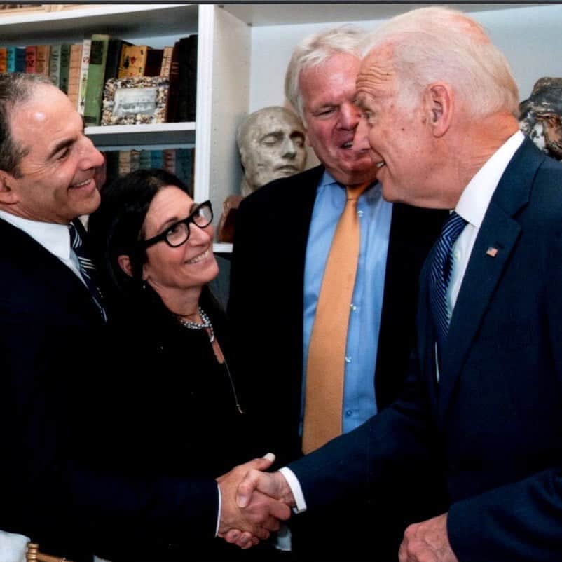 ボビー・ブラウンのインスタグラム：「Congratulations to our new president @joebiden」