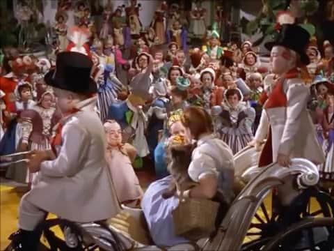 アリー・エックスのインスタグラム：「🎈 🛎 DING DONG ! 🛎 🎉」