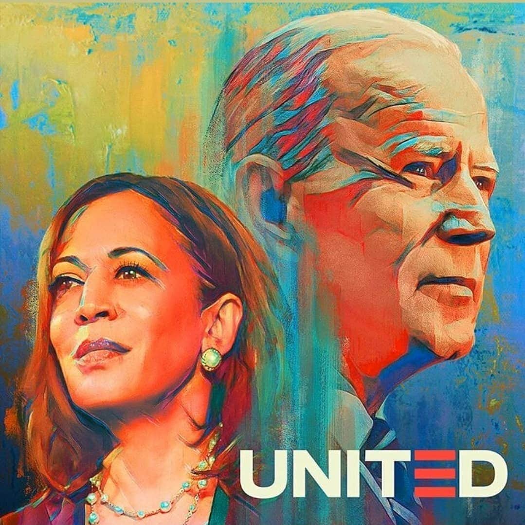 Crystal Kayのインスタグラム：「WOOO CHILLEEE💙🇺🇸 WELL DONE PEOPLE!! WELL. DONE. NOW IT'S TIME TO REBUILD!! AND MAN.. FIRST FEMALE ANNND WOMAN OF COLOR FOR VP! HUGEEEEE🚺👍👍👍👍  えがったえがったーーーー！！こっからまだまだだけど、みんながホッとしてるはず。。。ほんでもって、初の女性副大統領、しかも黒人女性！！これはすごいね☺️ここからです！！とりあえずみんなお疲れ様w！！」