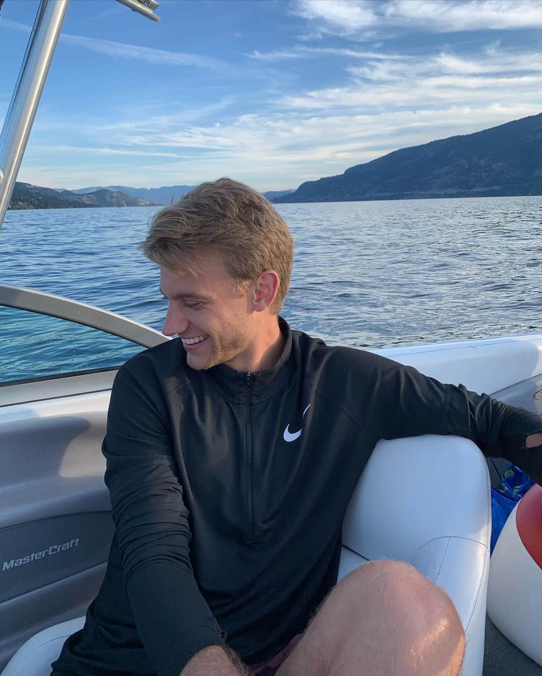マデリーン・エドワーズさんのインスタグラム写真 - (マデリーン・エドワーズInstagram)「It’s been 3 years since he took me on our first date & I still don’t understand how he got so lucky 💘」11月8日 2時35分 - maddie_edwards
