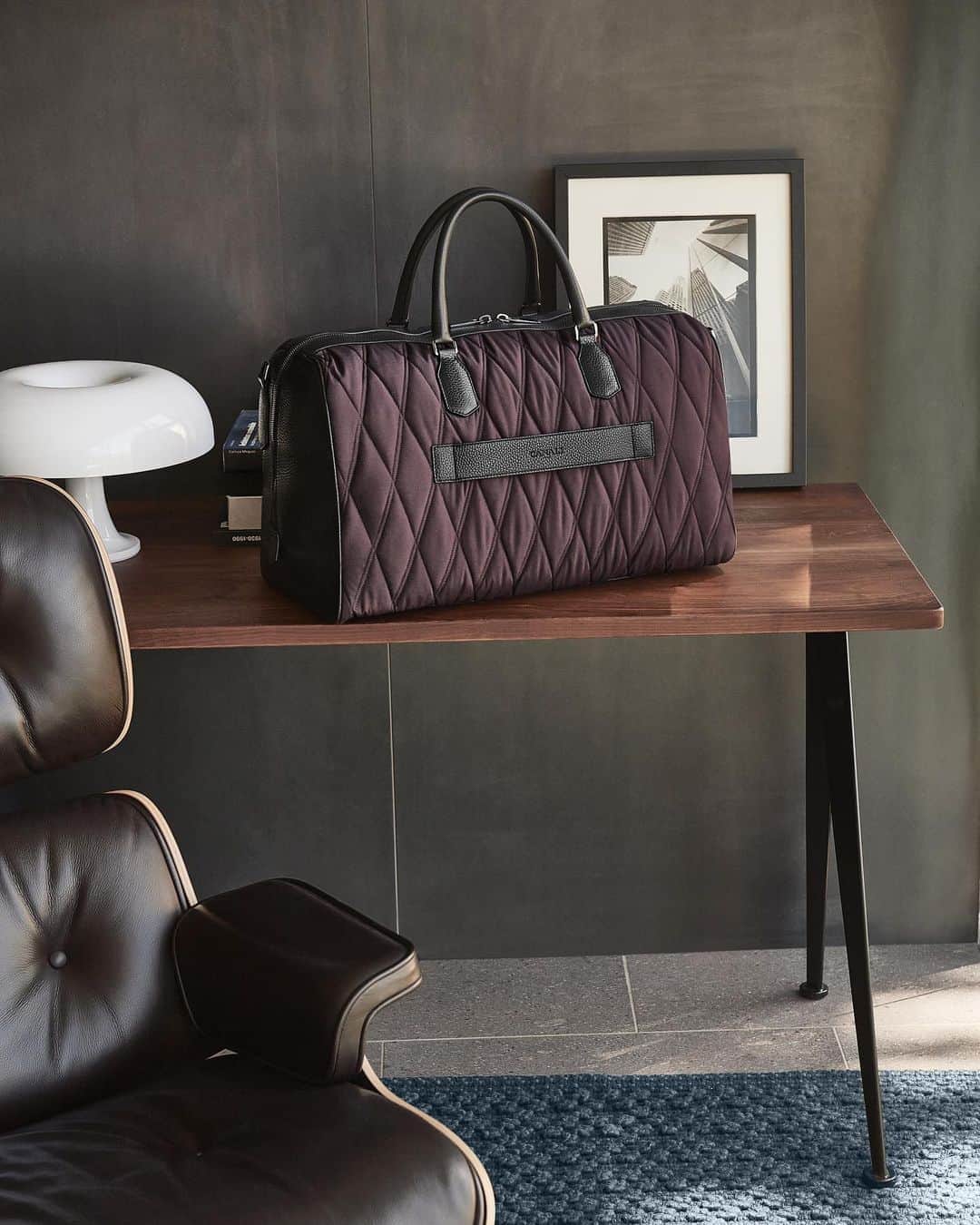 カナーリのインスタグラム：「Essentials must be carried on with style when a chance to explore arrives. Discover more premium accessories at the link in bio. #Canali1934 #MadeInItaly #menstyle #accessories #mensfashion」