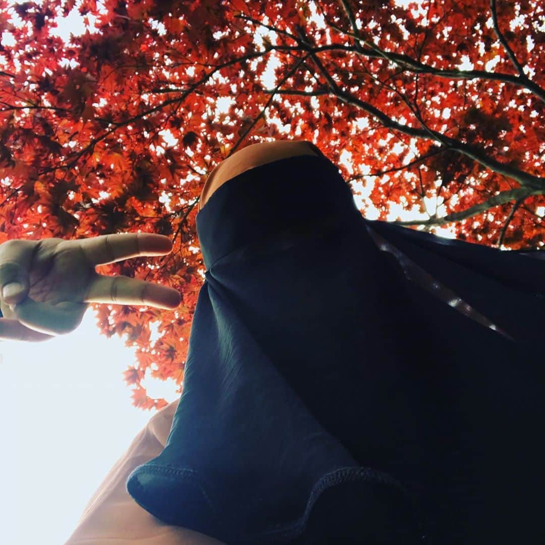 ミラのインスタグラム：「Imma fall」