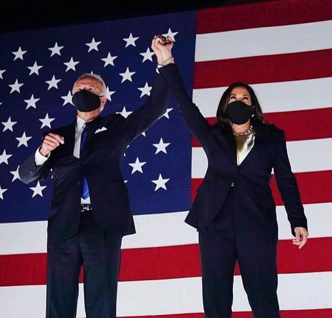 クロエ・グレース・モレッツのインスタグラム：「This is the power of our country. This is our future. THANK YOU to the voters. Thank you to BIPOC women and men who pulled this election off and put #JoeandKamala at the head of our country. Let’s do this :)」