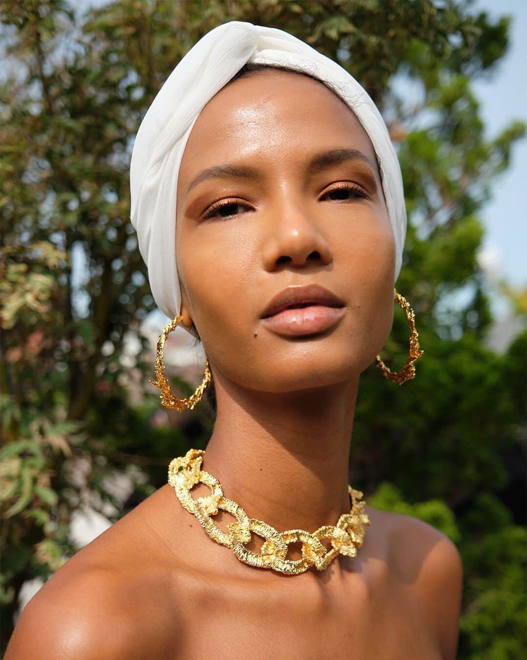Fashion Weekのインスタグラム：「You're so golden ✨ Backstage at @bronxandbanco for @nyfw September 2020, photo by @donstahl」
