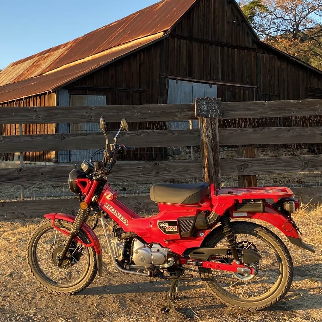 のインスタグラム：「2021 Trail 125  Rugged construction. Plenty of ground clearance. Light weight. Who wants one? #trail125 #betteronahonda」