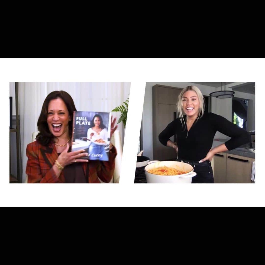 エイヨシャ・カレーのインスタグラム：「No big deal... just first female VP-elect @kamalaharris and I making Rasta Pasta whilst talking about why we all needed to vote whilst holding my cookbook whilst paying homage to our Jamaican roots whilst just feeling the change that’s on the horizon. PINCH ME!!!!!!!! 🖤」
