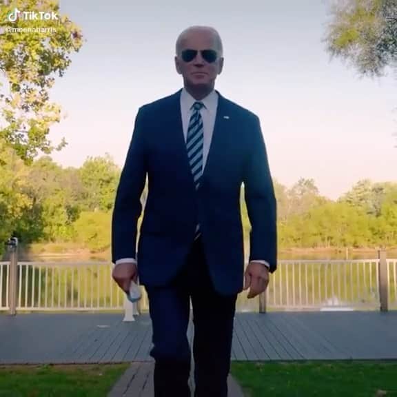 LOVE MAGAZINEのインスタグラム：「Coming for your presidency and house like 😎🏠」