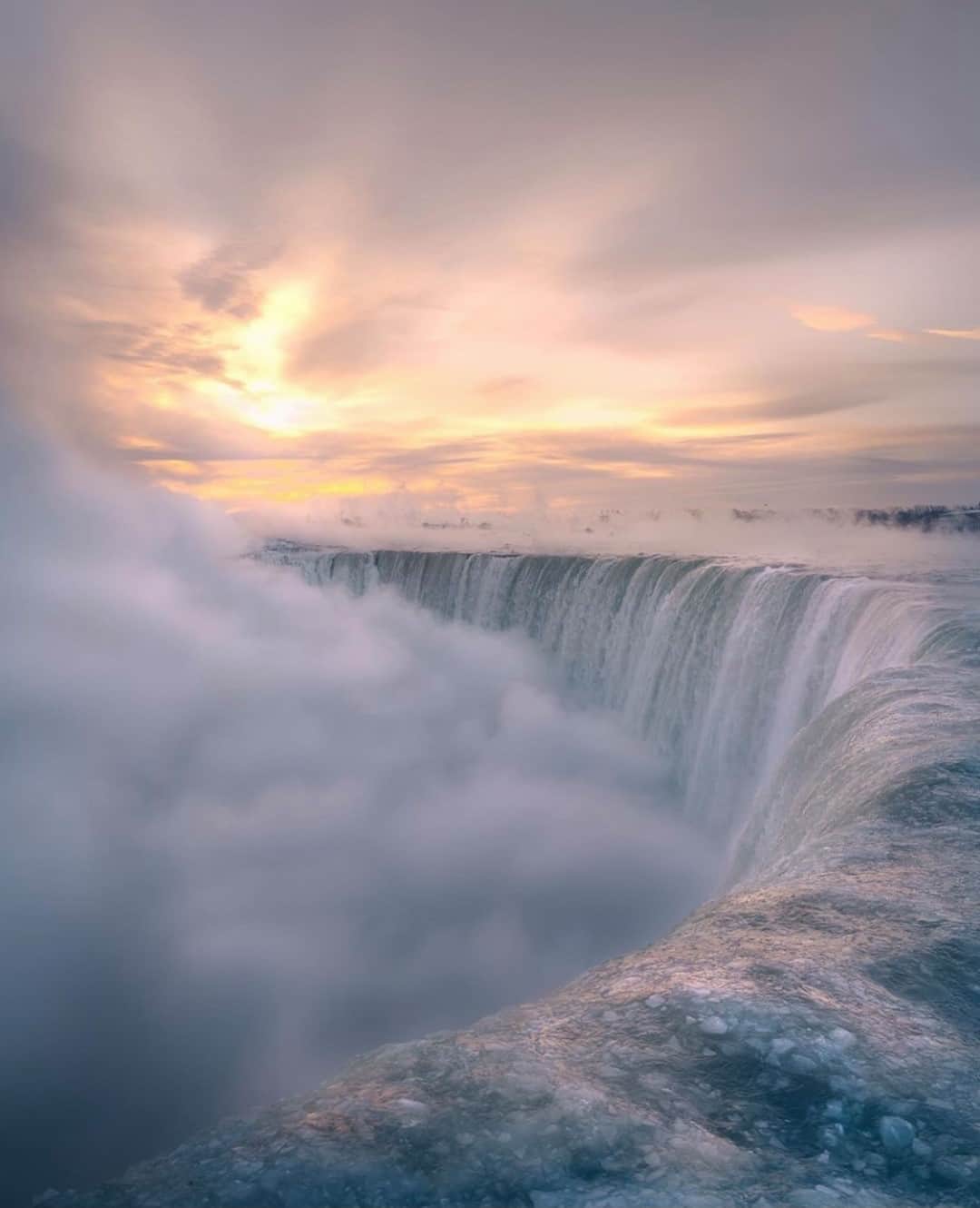 Earth Picsさんのインスタグラム写真 - (Earth PicsInstagram)「Niagara Falls, Canada 🇨🇦 by @paige_tingey」11月8日 3時00分 - earthpix