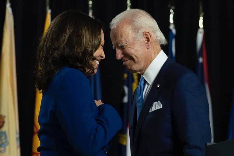 のインスタグラム：「Respect. Honor. Truth. Integrity. Love. Compassion. Kindness. Thank you for walking the walk @joebiden and @kamalaharris Today is a good day!!!!!!!!!!!!」