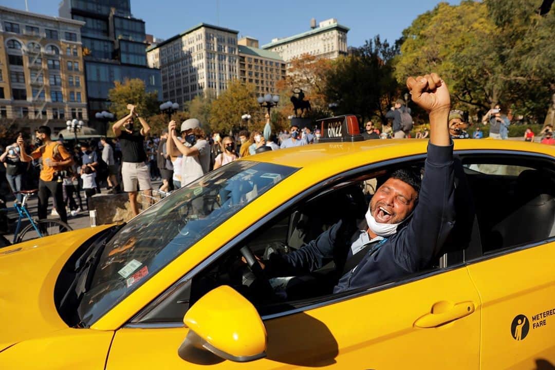 NBC Newsさんのインスタグラム写真 - (NBC NewsInstagram)「A New York City cab driver celebrates as Joe Biden is projected to win the US presidency.⁠ ⁠ 📷 Andrew Kelly / @reuters」11月8日 3時22分 - nbcnews
