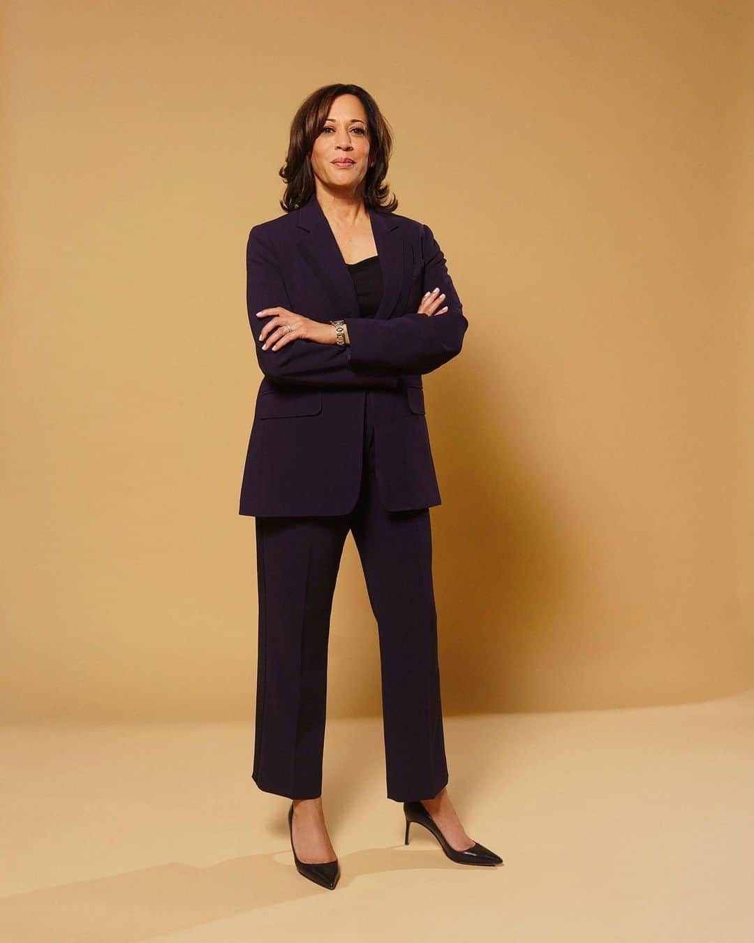 アリ・クリーガーのインスタグラム：「I’m so friggin HAPPY today! We really did it. CONGRATULATIONS to Vice President-elect @kamalaharris and to our 46th President-elect, @joebiden !! You are exactly what our country needs right now! 🙌🏽💙💪🏽  📸: Nolwen Cifuentes for TIME // Win McNamee/Getty Images」