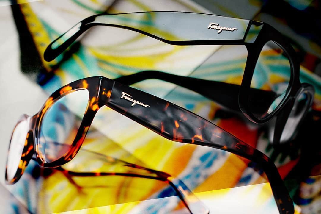 サルヴァトーレ・フェラガモのインスタグラム：「Simply Spectacular: Distinct tortoise-shell spectacles bearing the Ferragamo signature make the perfect accessory to sharpen any ensemble. #FerragamoEyewear」