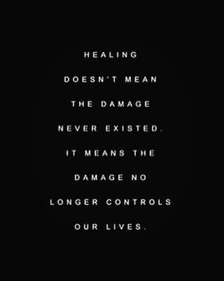 ミーナ・スヴァーリのインスタグラム：「Bringing in the change 🙌🏼✨ #NoMoreYears #DawningOfTheAgeOfAquarius #QuotesILove」