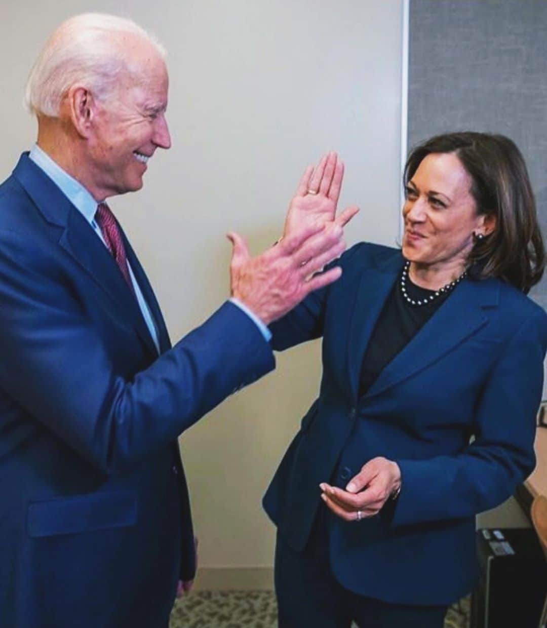 のインスタグラム：「👏🇺🇸 #bidenharris2020」