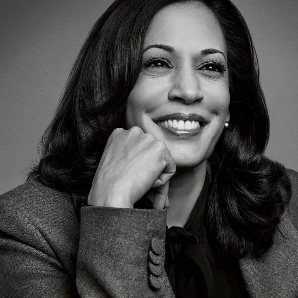 カリーヌ・ロワトフェルドのインスタグラム：「Making history as the first female, first Black, first South Asian vice-president of the United States 🇺🇸 Congratulations @kamalaharris 👏🏻」