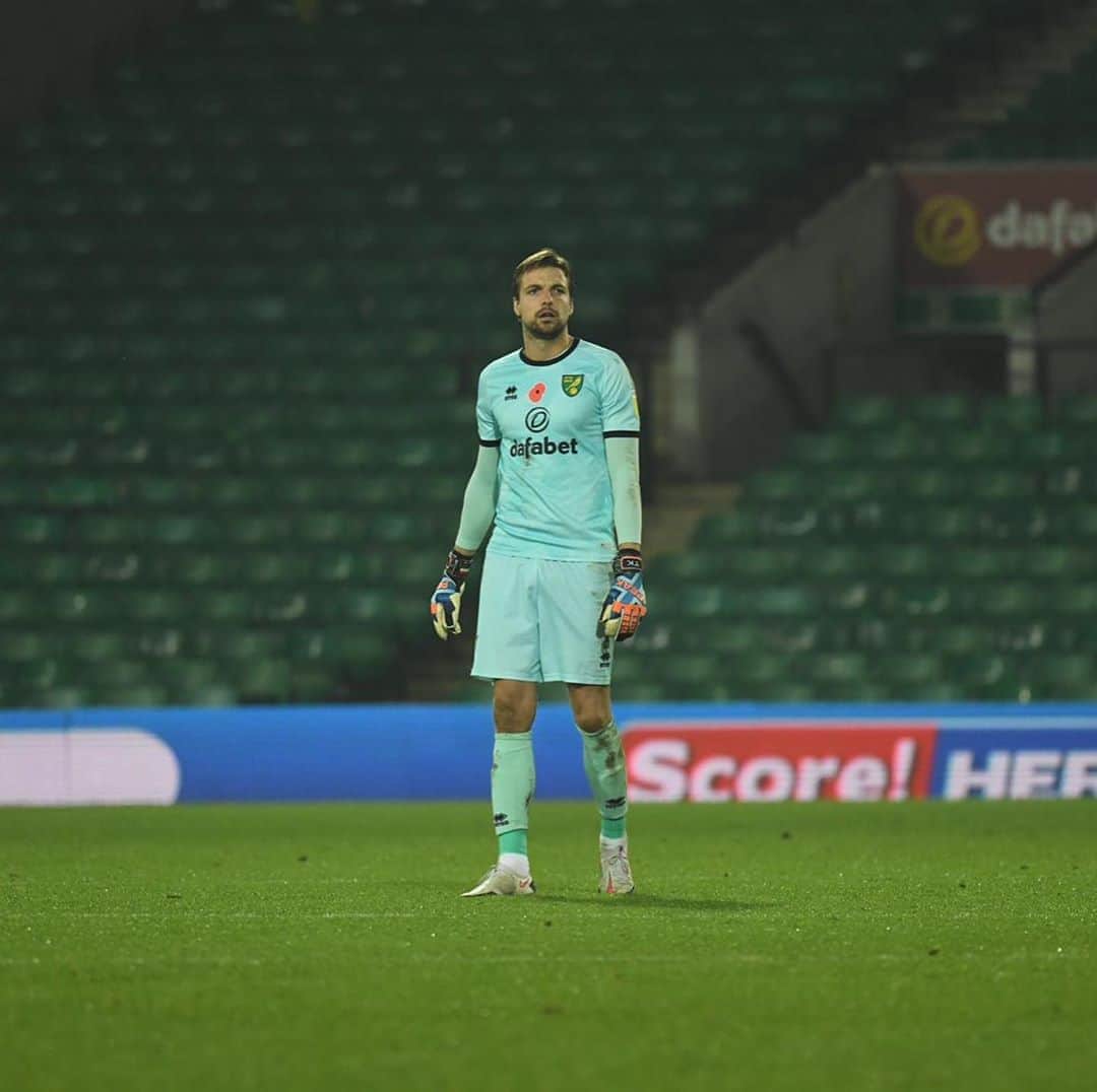 ティム・クルルのインスタグラム：「Massive 3 points and a lot of positives to take into the international break.. #7unbeaten #cleansheet #lestweforget🌹 🔰」