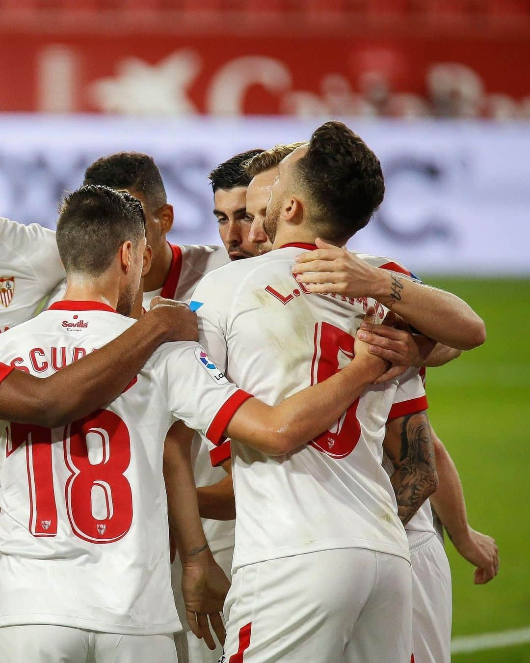 LFPさんのインスタグラム写真 - (LFPInstagram)「❤️⚽️ BIG win for @sevillafc!  ❤️⚽️ ¡GRAN triunfo del #SevillaFC!  #SevillaFCOsasuna #LaLiga #LaLigaSantander #Football #YouHaveToLiveIt #HayQueVivirla」11月8日 4時29分 - laliga