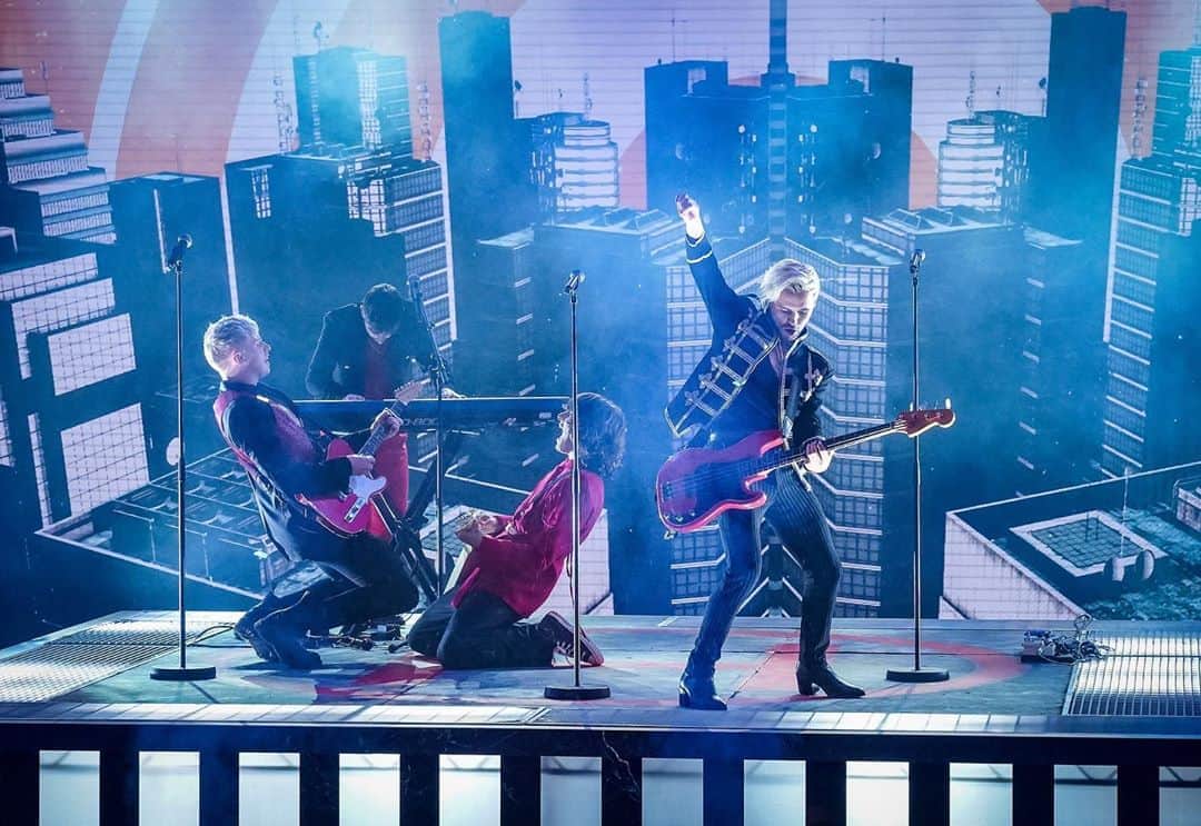 リトル・ミックスさんのインスタグラム写真 - (リトル・ミックスInstagram)「We have our winning band 🎉. Huge congratulations to @sinceseptemberband! We can't wait to tour with you! Also a massive thank you to all the bands who took part in @littlemixthesearch! And of course thank you to everyone who applied, our guest performers, our amazing crew and everyone who watched and voted! This has been the most incredible experience, thank you for joining us on The Search! The girls x」11月8日 4時30分 - littlemix