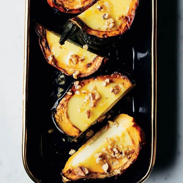 Food & Wineさんのインスタグラム写真 - (Food & WineInstagram)「Upgrade roasted acorn squash like @kristenlkish does—with a decadent coconut custard that offsets the earthy sweetness of the dish. (The custard will set as it cools and slices beautifully at room temperature.) Tap the link in our bio for the recipe! 📸: @kristenlkish」11月8日 4時30分 - foodandwine