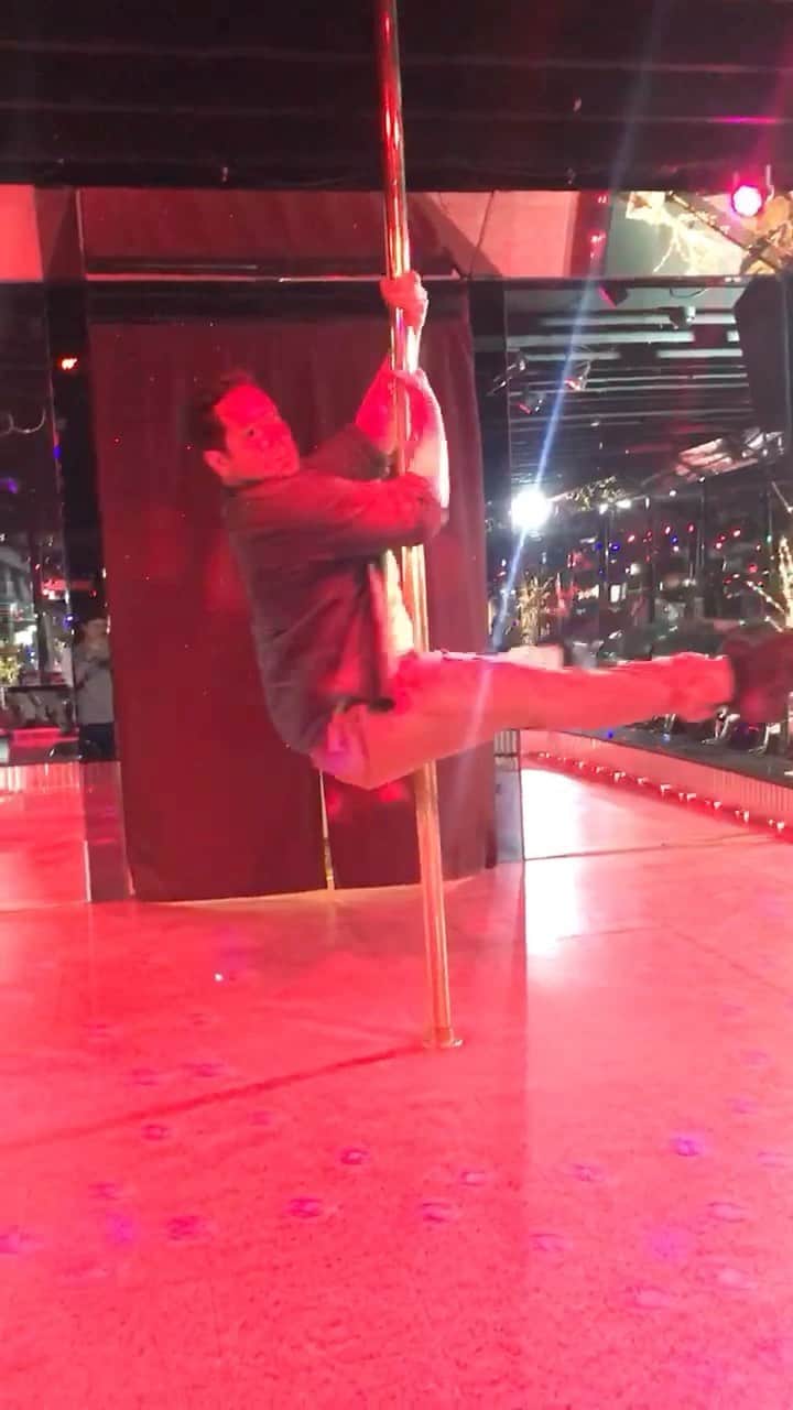 マット・マクゴリーのインスタグラム：「Mood today!!! I’m so fucking relieved that 45 lost!!! And the last part of this video where I crush one of my testicles on the pole is a metaphor for remembering that almost half this country voted for a white supremacist fascist and the work that will still have to be done to create the radical, transformative change that is needed to ensure liberation for BIPOC people, womxn, trans and gender non-conforming people, poor folx, and to totally change our economy and way of being in order to stop climate change while making sure that white people on the left don’t get complacent because this country was white supremacist AF before Trump and it still is and it’s our job to fix it and if white people on the left don’t get that and organize like it is our fight we will end up with 45 again or someone worse. White folx, we gotta fight liberal white supremacy as well if we are TRULY about liberation.」